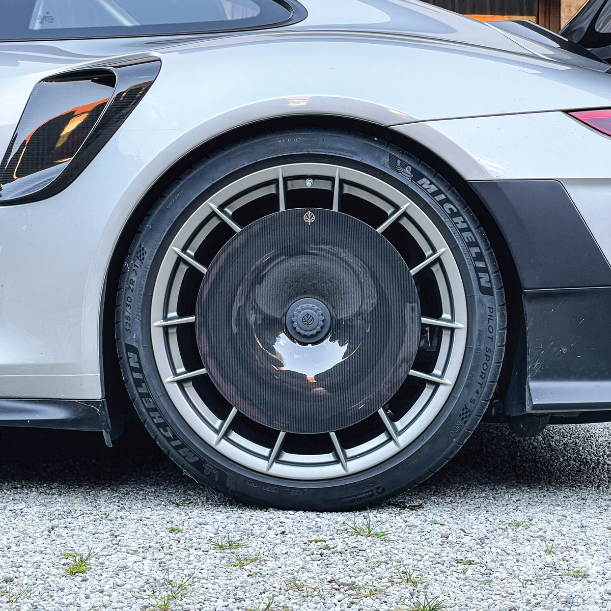 Gold Leaf Carbon Aero Disc EVO — Porsche 911 GT2 RS (991.2) — MAG Wheels — Gold Leaf supplier product gallery image