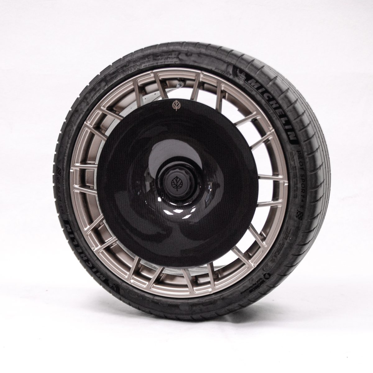 Gold Leaf Carbon Aero Disc EVO — BMW M3 & M4 (G80/G81/G82/G83) — Style 827 M Wheels — Gold Leaf supplier product gallery image
