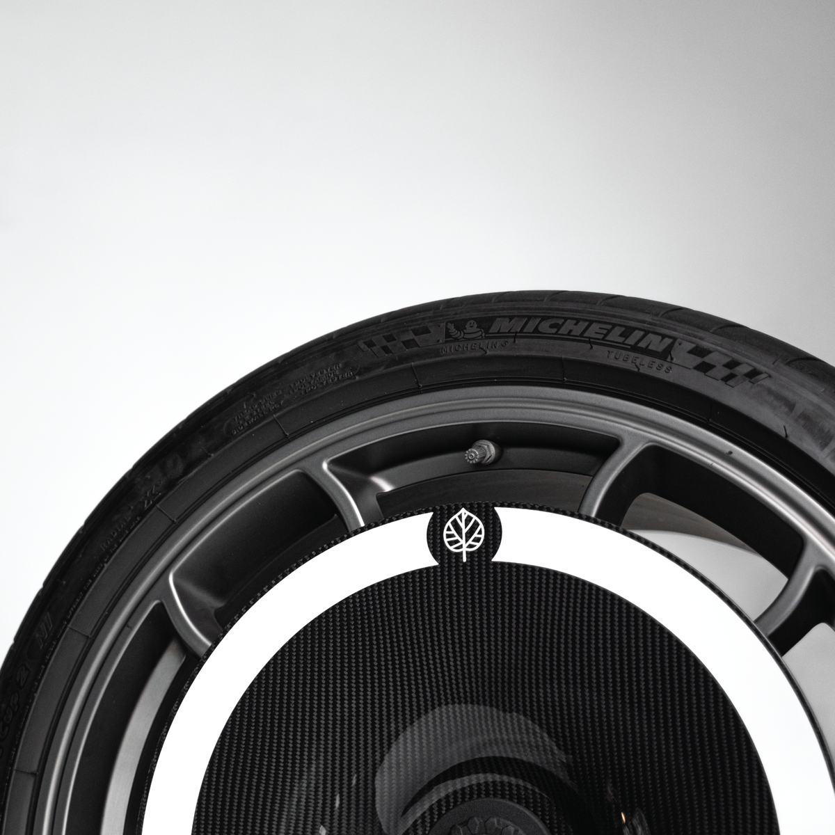 Gold Leaf Carbon Aero Disc EVO — Porsche Cayman GT4 (981) — ALU Wheels (5-lug) — Gold Leaf supplier product gallery image
